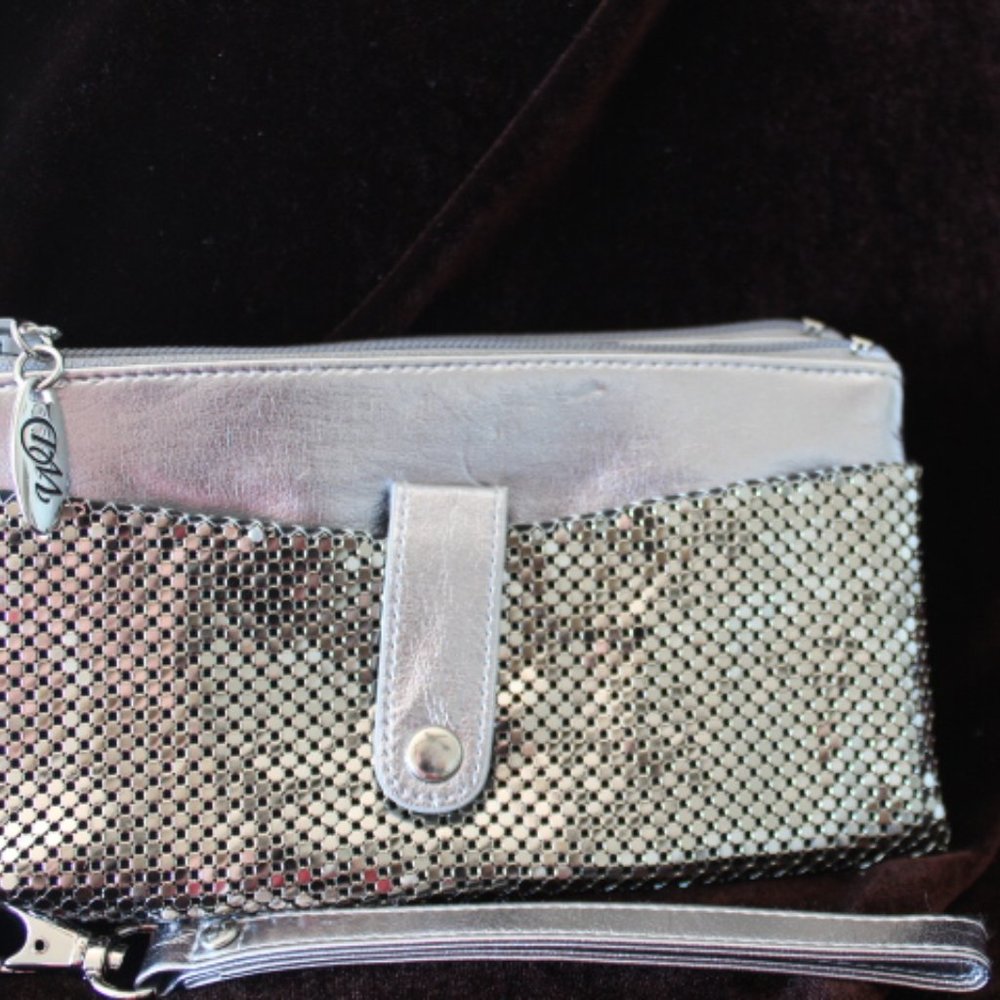 Vtg Whiting & Davis Silver Tone Wallet Two zipper Closure Pocket Wristlet